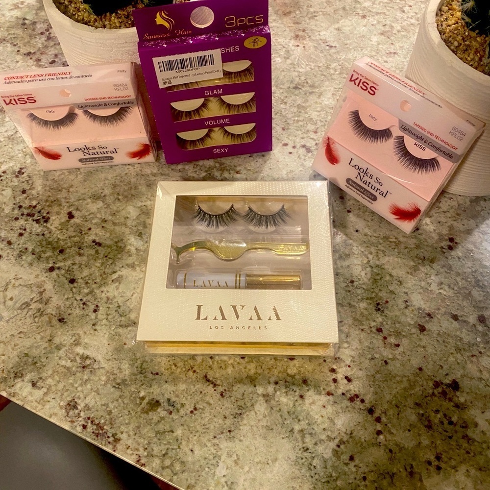 LAVAA Los Angeles Flirty Lash Set 3D Mink Eyelash and get 3 for free